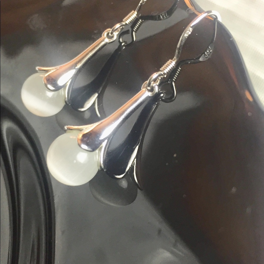 Sweet moonstone drop earrings 💕